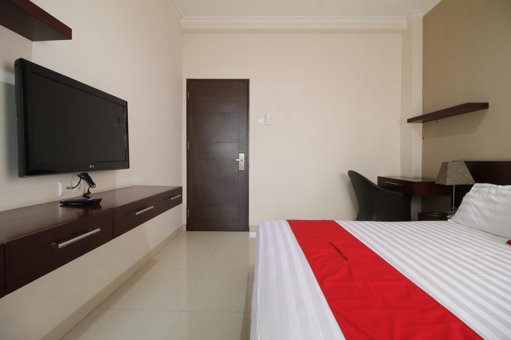 Reddoorz Plus Near Ambassador Mall Jakarta Exterior photo