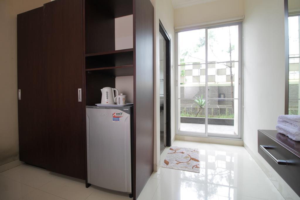Reddoorz Plus Near Ambassador Mall Jakarta Exterior photo