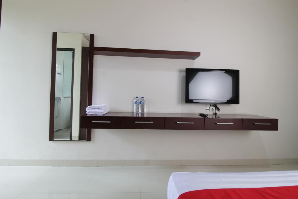 Reddoorz Plus Near Ambassador Mall Jakarta Exterior photo