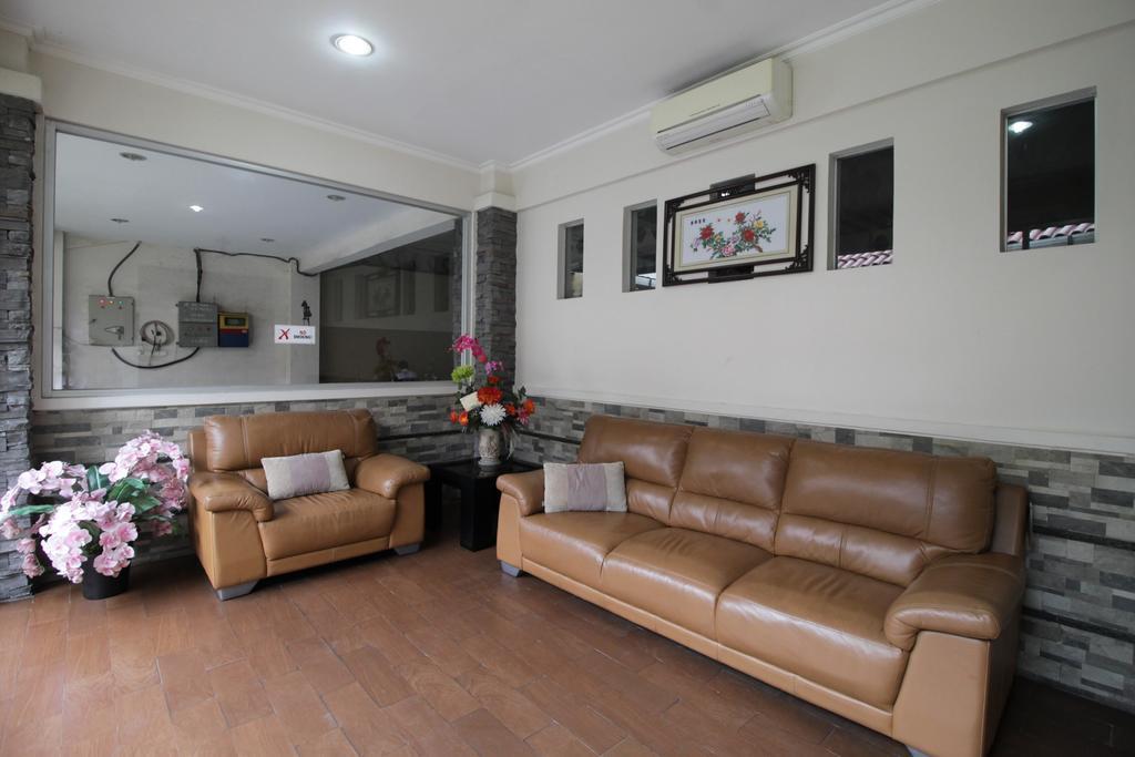 Reddoorz Plus Near Ambassador Mall Jakarta Exterior photo